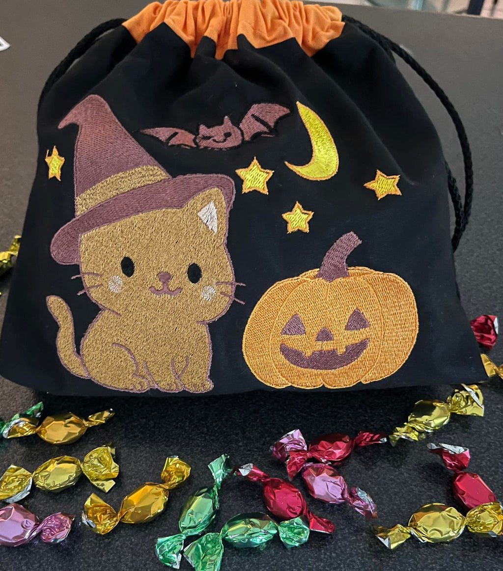 Chat Sorcier & Citrouille – Scène Halloween – Motif de Broderie Machine pour Cadre 20x20 ou 26x16