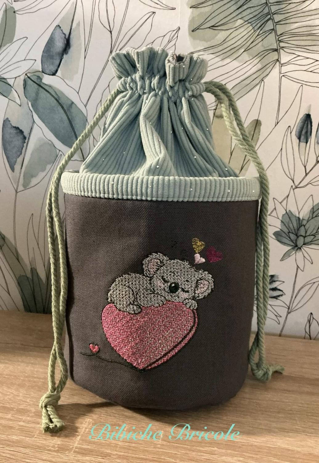 Koala endormi – Cœur Mylar » - Format disponible : Pack 2 tailles, Cadre 10x10 et 15x15