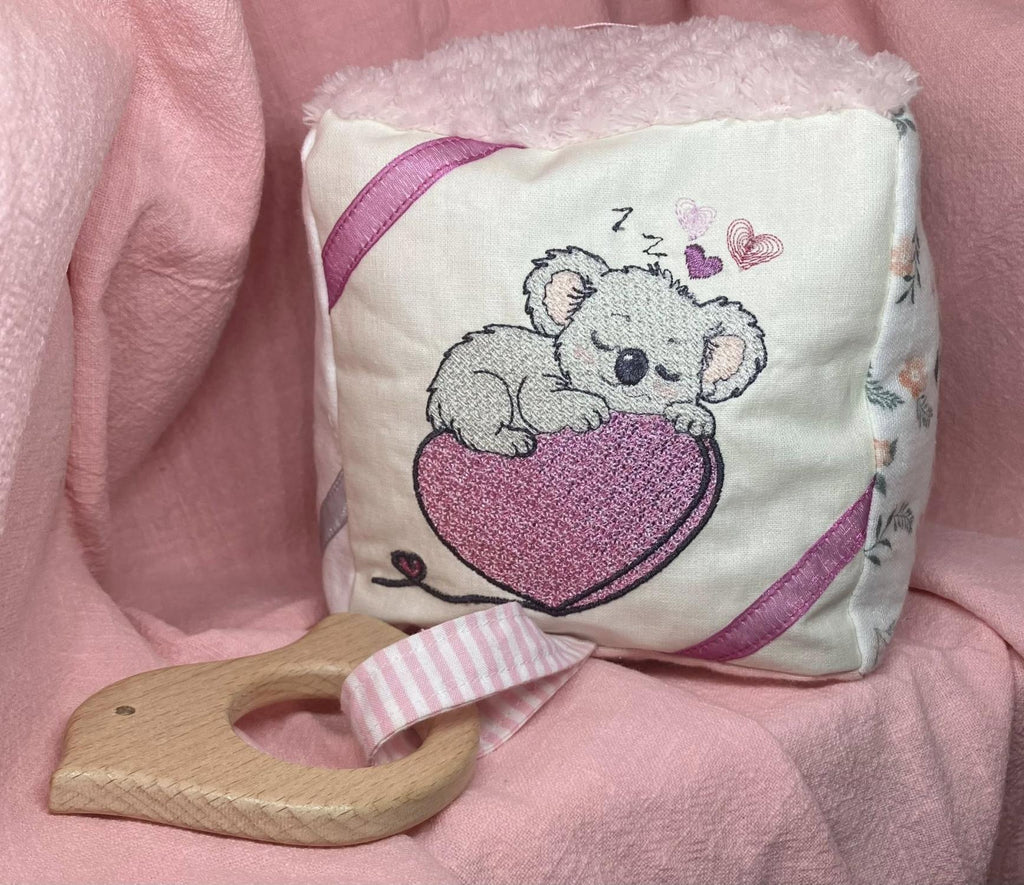 Koala endormi – Cœur Mylar » - Format disponible : Pack 2 tailles, Cadre 10x10 et 15x15