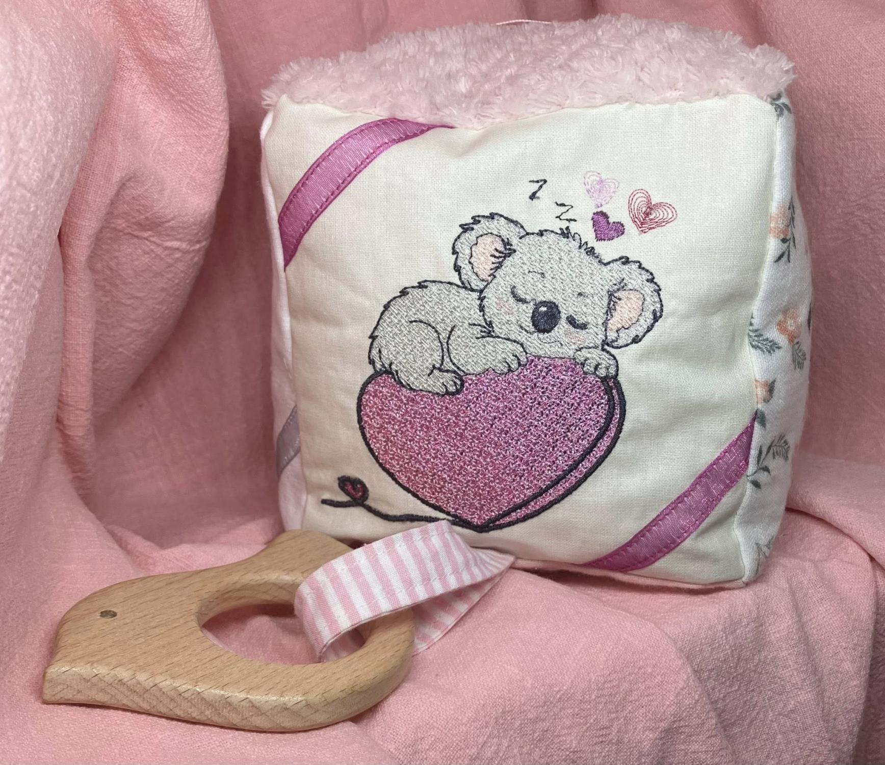 Koala endormi – Cœur Mylar » - Format disponible : Pack 2 tailles, Cadre 10x10 et 15x15