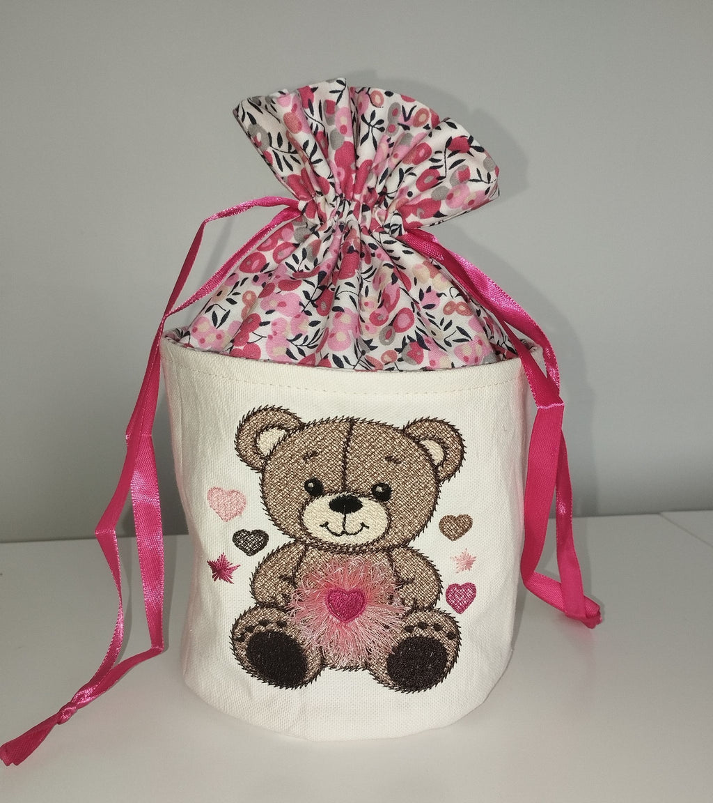 Nounours coeur de franges - Motif de broderie - Format disponible 10x10