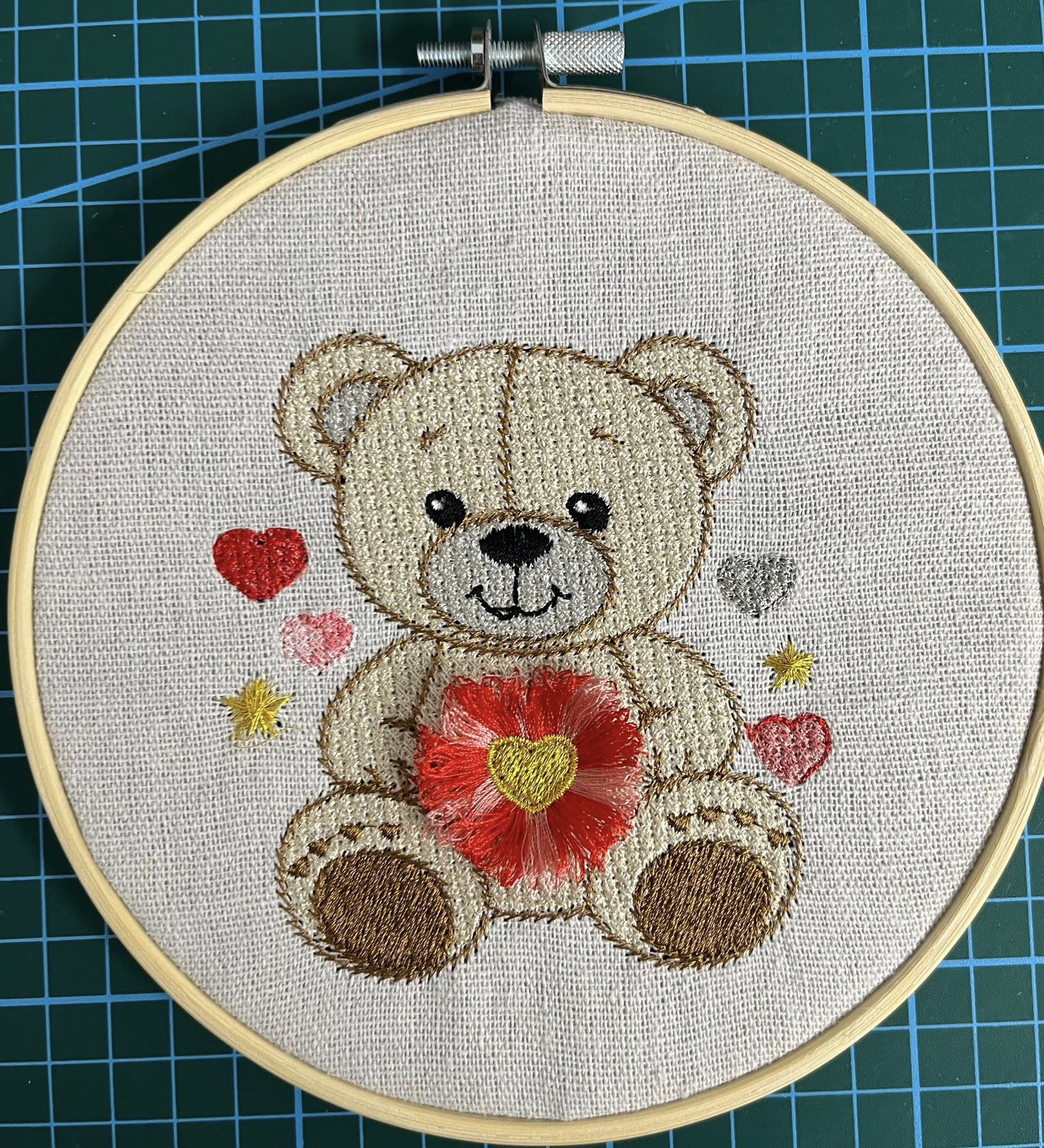 Nounours coeur de franges - Motif de broderie - Format disponible 10x10