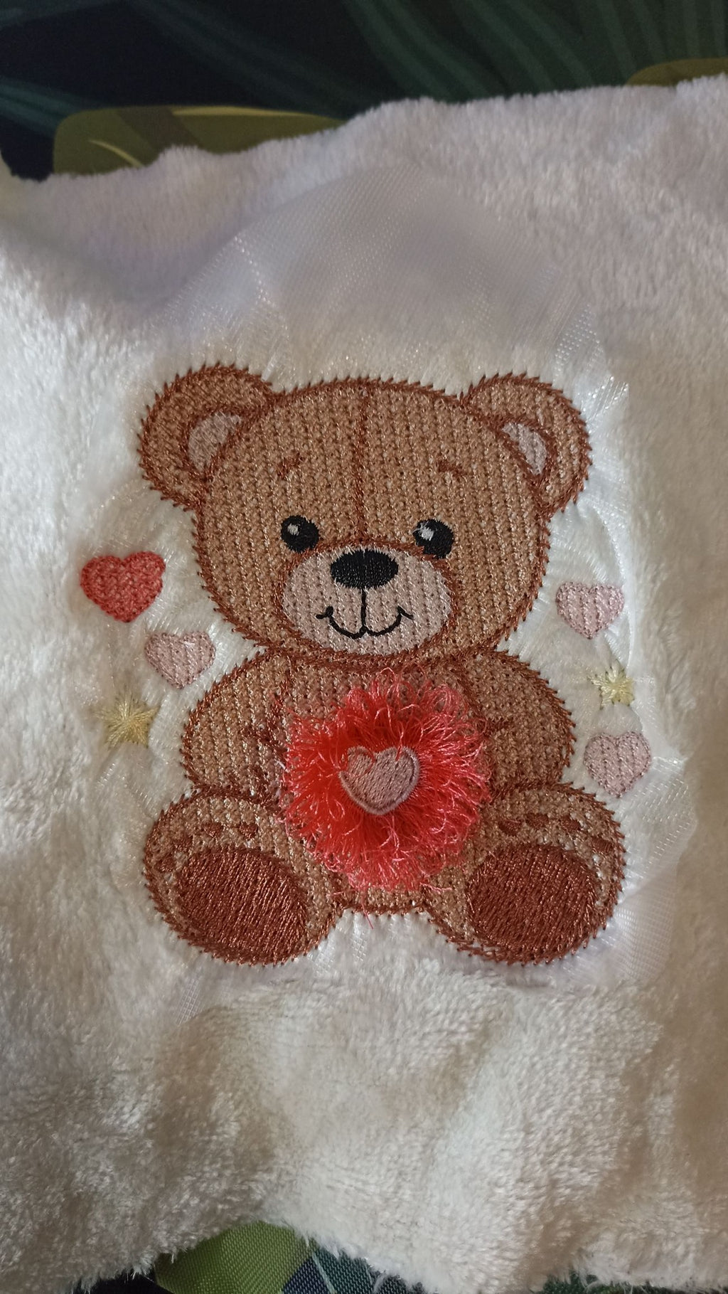 Nounours coeur de franges - Motif de broderie - Format disponible 10x10