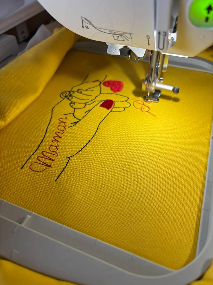 Fête des Mères « Maman pour la vie » – Motif de broderie plein d’Amour - Format disponible 10x10, 15x15 ou 13x18, pack 2 tailles