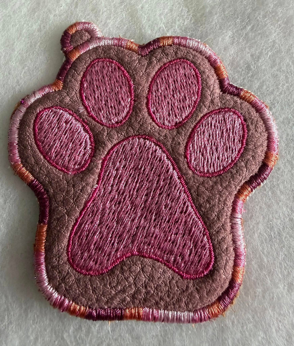 Porte-clé ITH Patte de Chien / Chat – Fichier Broderie Disponible 10x10