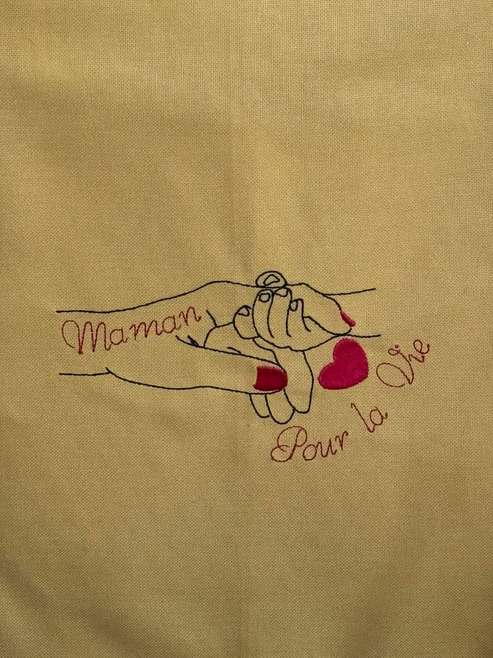 Fête des Mères « Maman pour la vie » – Motif de broderie plein d’Amour - Format disponible 10x10, 15x15 ou 13x18, pack 2 tailles