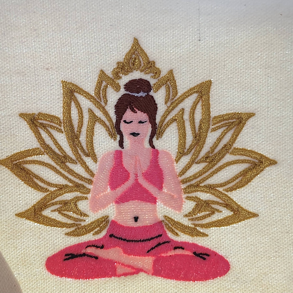 Femme Méditation Lotus – Fichier Broderie Disponible 10x10 - 15x15 - Pack 2 Tailles