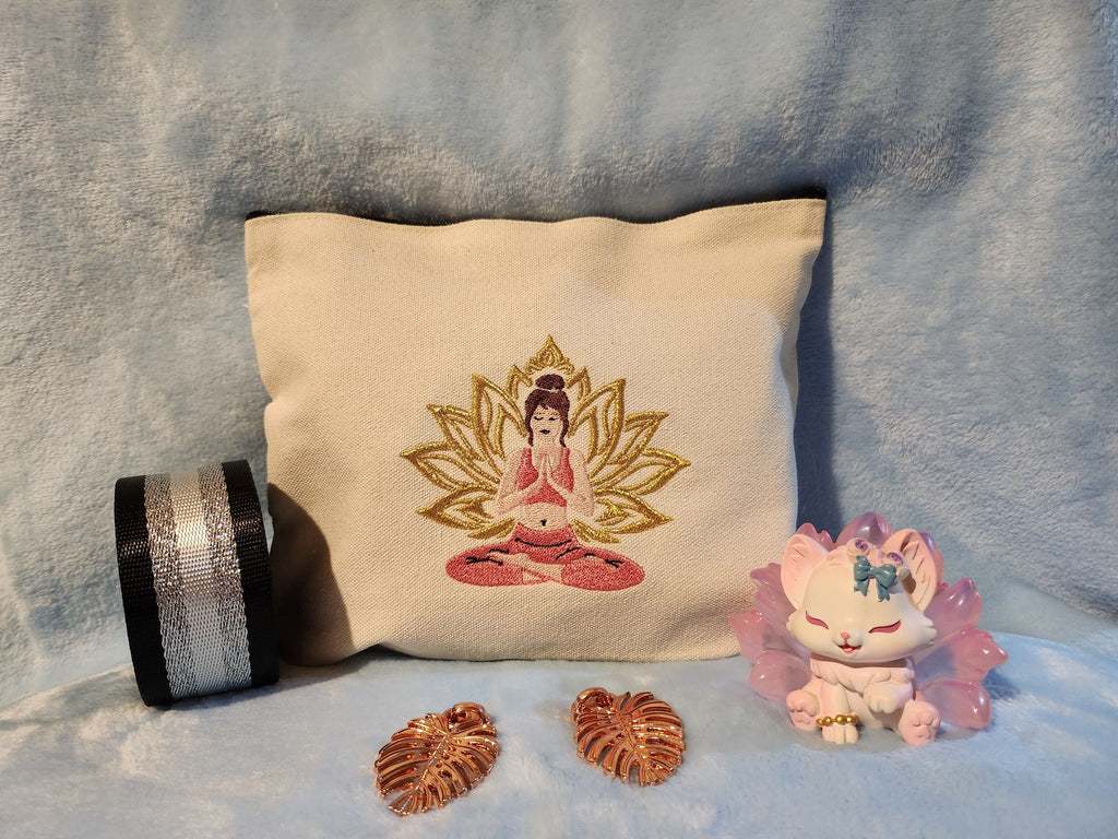 Femme Méditation Lotus – Fichier Broderie Disponible 10x10 - 15x15 - Pack 2 Tailles
