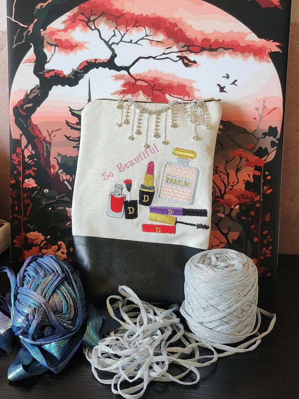 Maquillage So Beautiful – Fichier Broderie Disponible 10x10 - 15x15 - Pack 2 Tailles