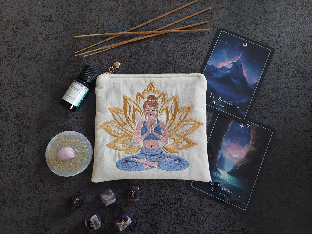 Femme Méditation Lotus – Fichier Broderie Disponible 10x10 - 15x15 - Pack 2 Tailles