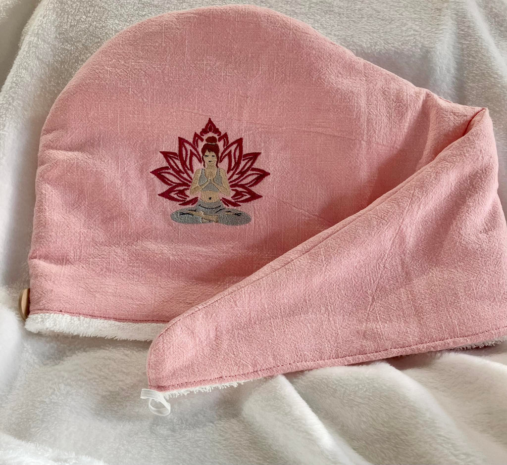 Femme Méditation Lotus – Fichier Broderie Disponible 10x10 - 15x15 - Pack 2 Tailles