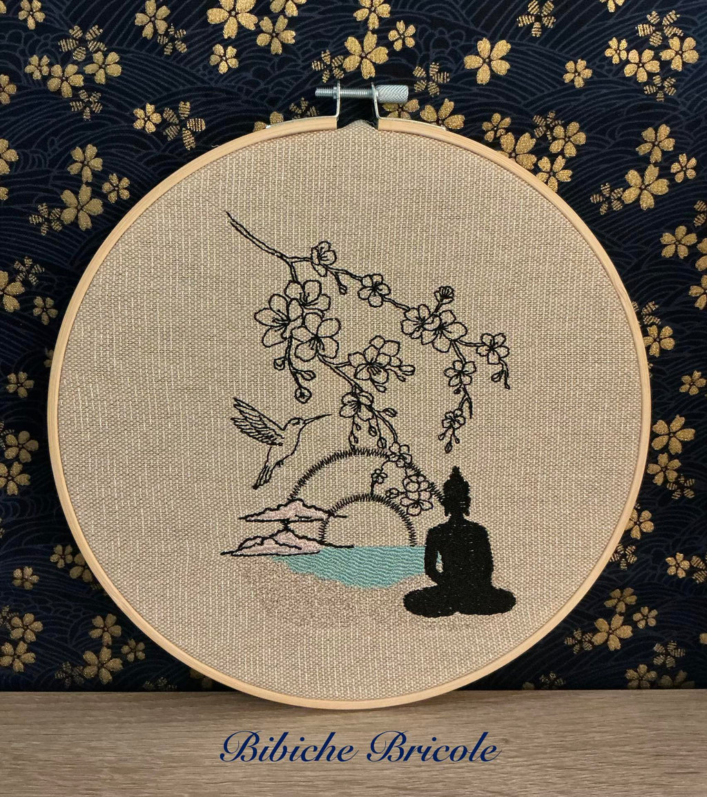 Paysage Zen Bouddha & Sakura Couleurs ou NB - Fichier broderie disponible 10x10, 15x15, 18x13, 20x20 ou 26x16, pack 4 tailles