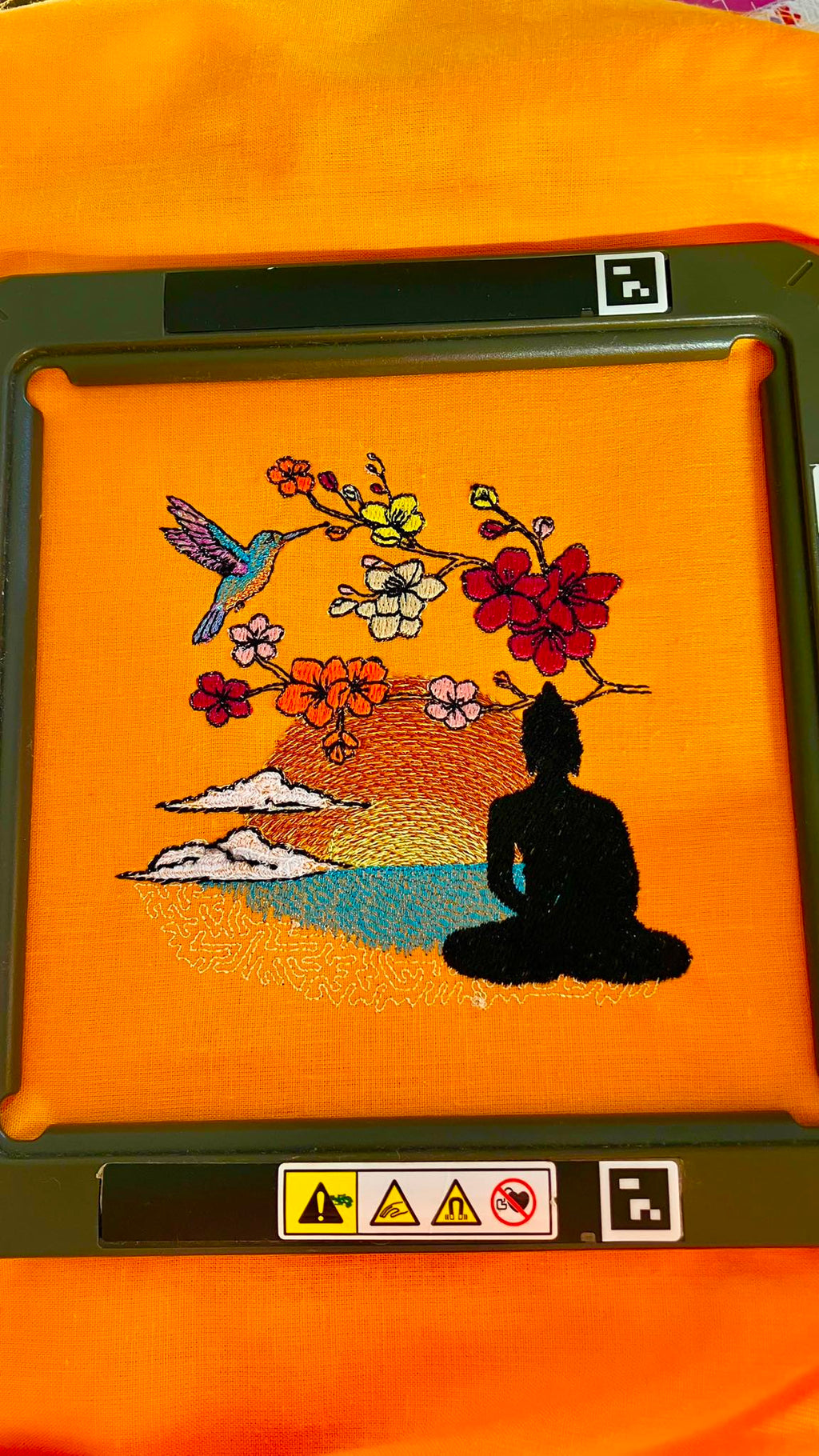 Paysage Zen Bouddha & Sakura Couleurs ou NB - Fichier broderie disponible 10x10, 15x15, 18x13, 20x20 ou 26x16, pack 4 tailles