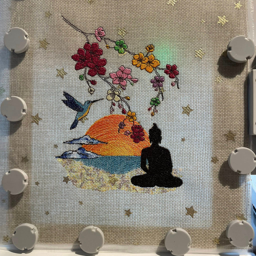 Paysage Zen Bouddha & Sakura Couleurs ou NB - Fichier broderie disponible 10x10, 15x15, 18x13, 20x20 ou 26x16, pack 4 tailles