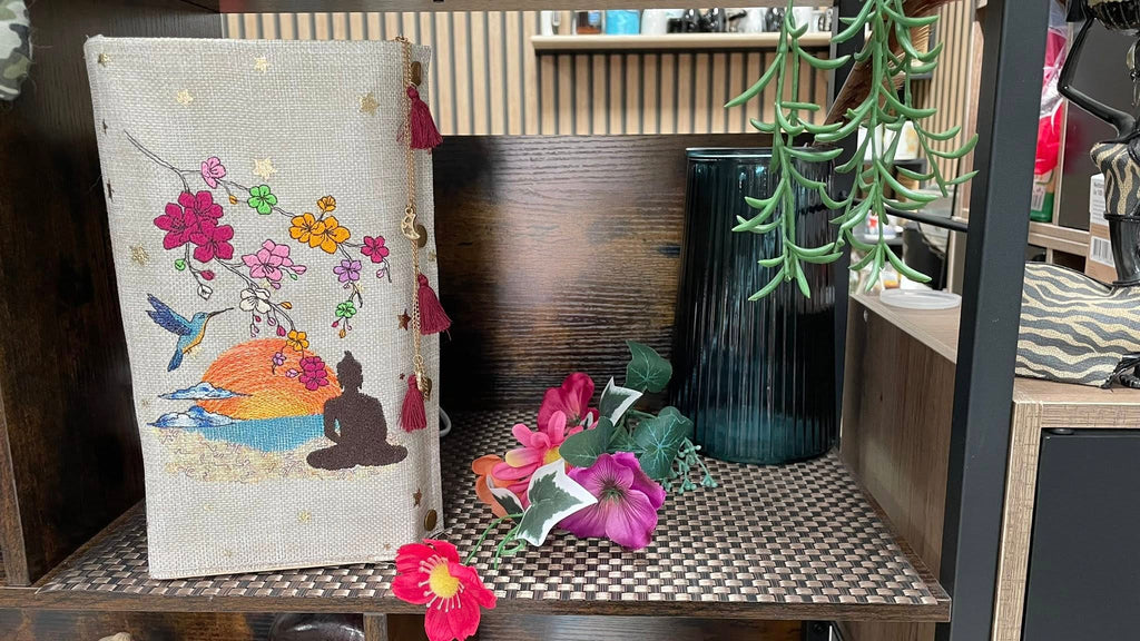 Paysage Zen Bouddha & Sakura Couleurs ou NB - Fichier broderie disponible 10x10, 15x15, 18x13, 20x20 ou 26x16, pack 4 tailles