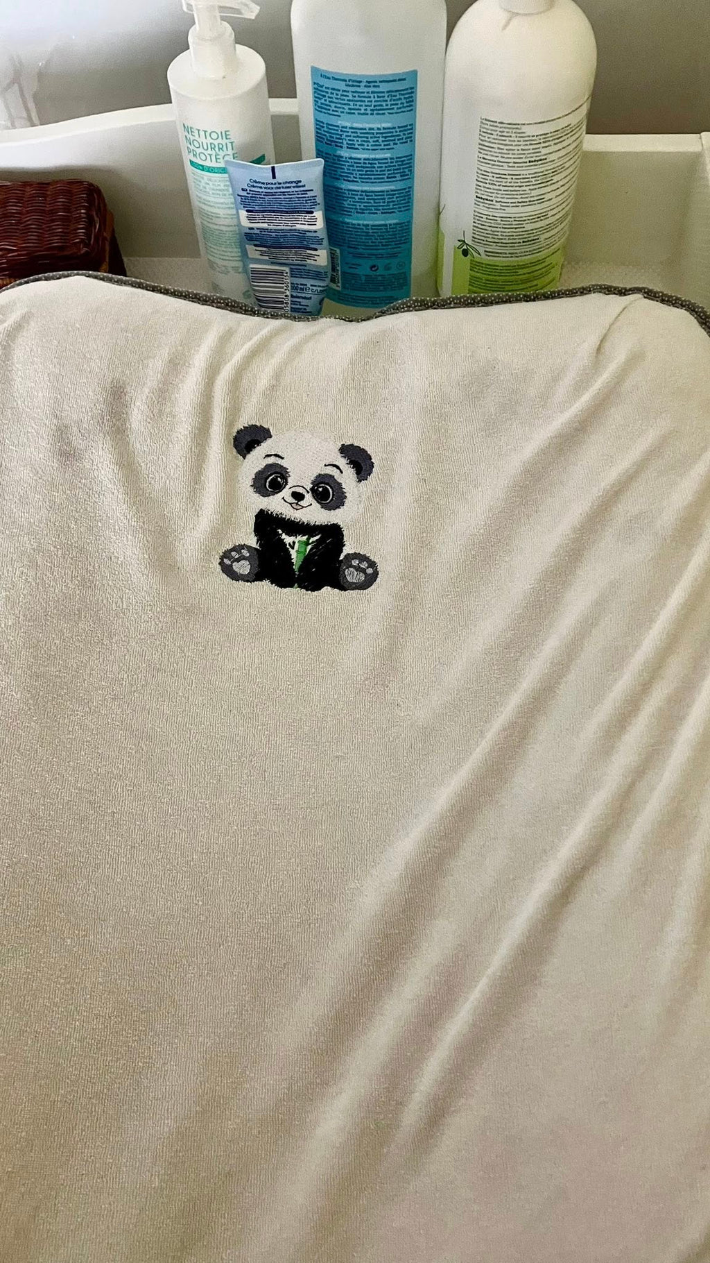 Petit Panda Noir & Blanc - Fichier broderie disponible 10x10 ou 15x15