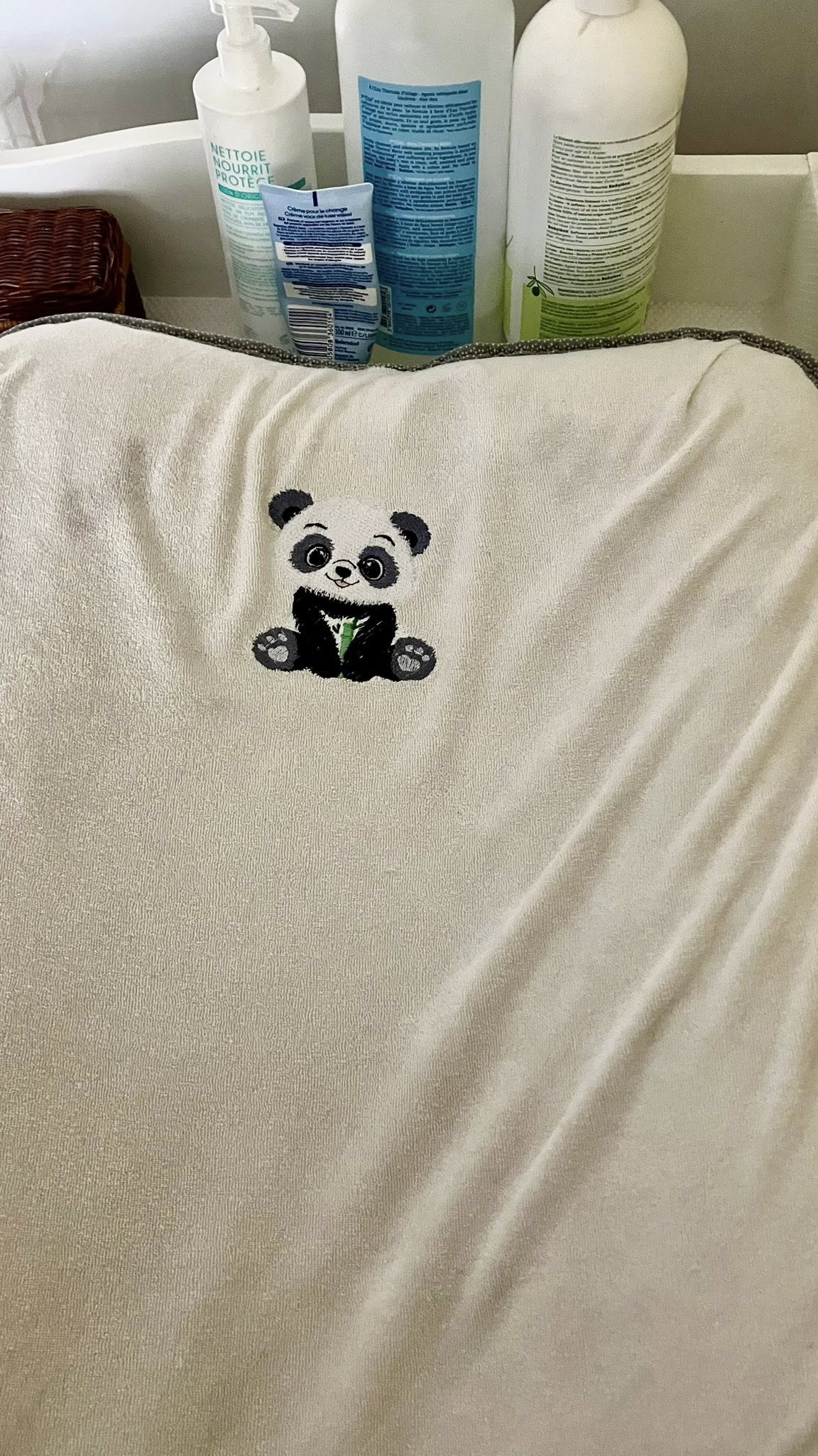 Petit Panda Noir & Blanc - Fichier broderie disponible 10x10 ou 15x15