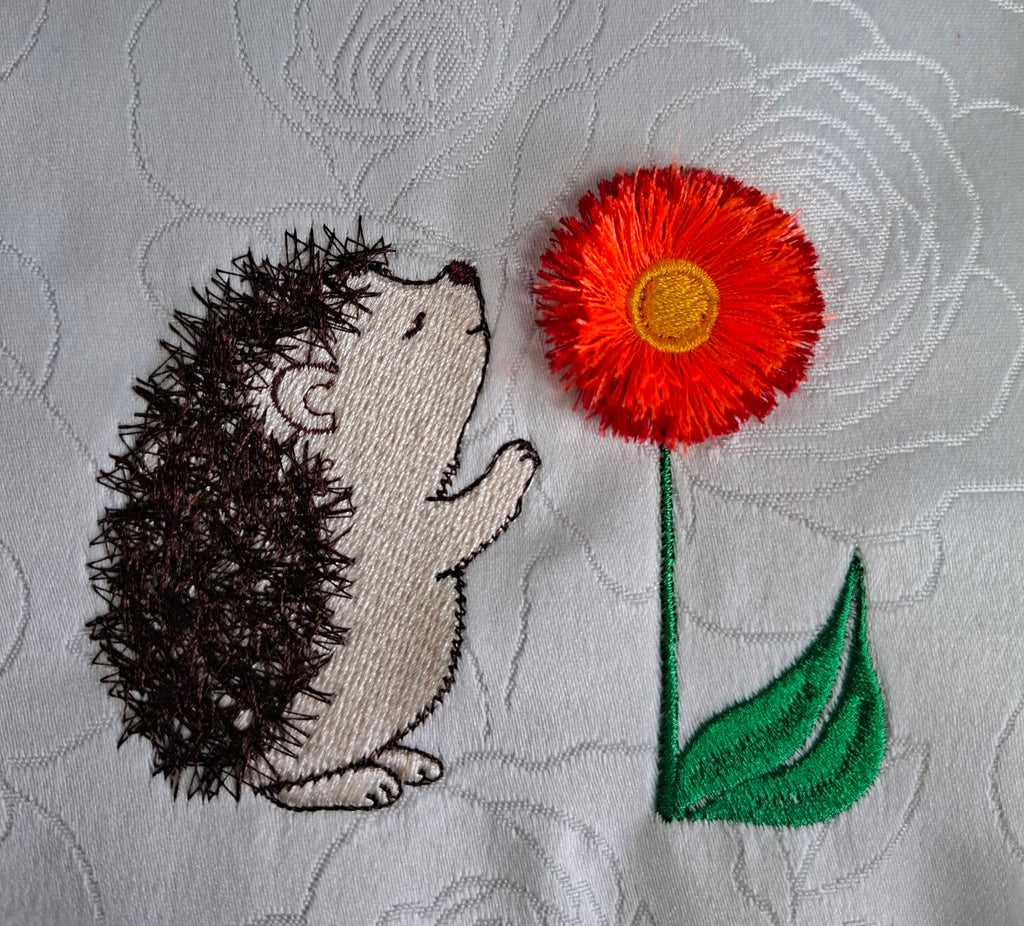 Hérisson & Fleur à Franges – Fichier Broderie Disponible 10x10