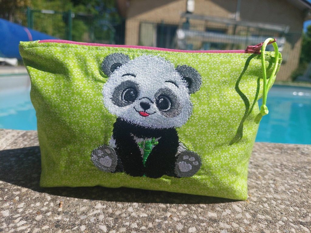 Petit Panda Noir & Blanc - Fichier broderie disponible 10x10 ou 15x15