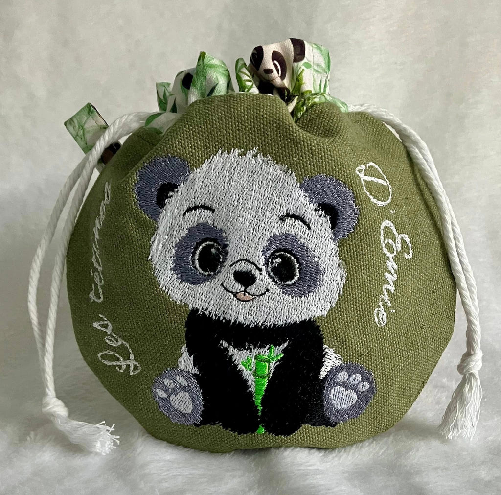 Petit Panda Noir & Blanc - Fichier broderie disponible 10x10 ou 15x15