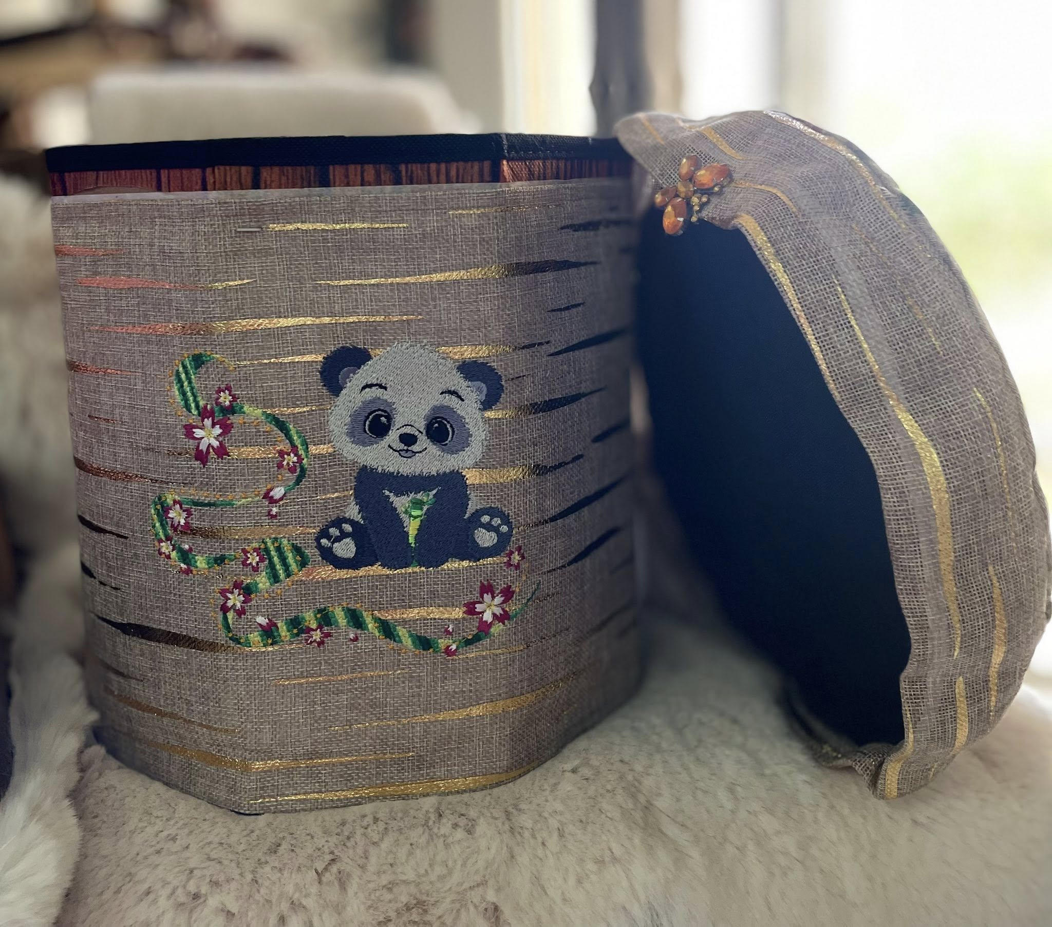 Petit Panda Noir & Blanc - Fichier broderie disponible 10x10 ou 15x15