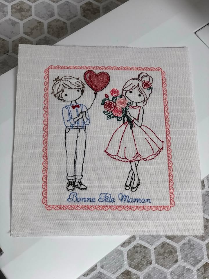 Carte ITH Bonne Fête Maman Fille & Garcon – Fichier Broderie 15x15