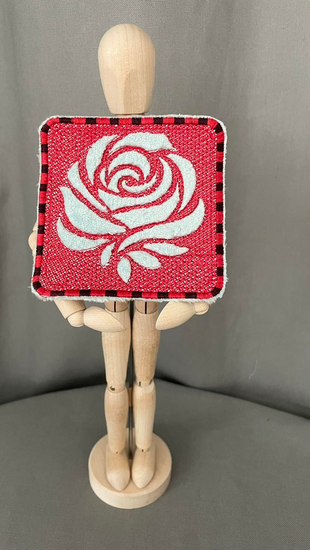 Lingette ITH Embossage “Rose” - Fichier Broderie 10x10