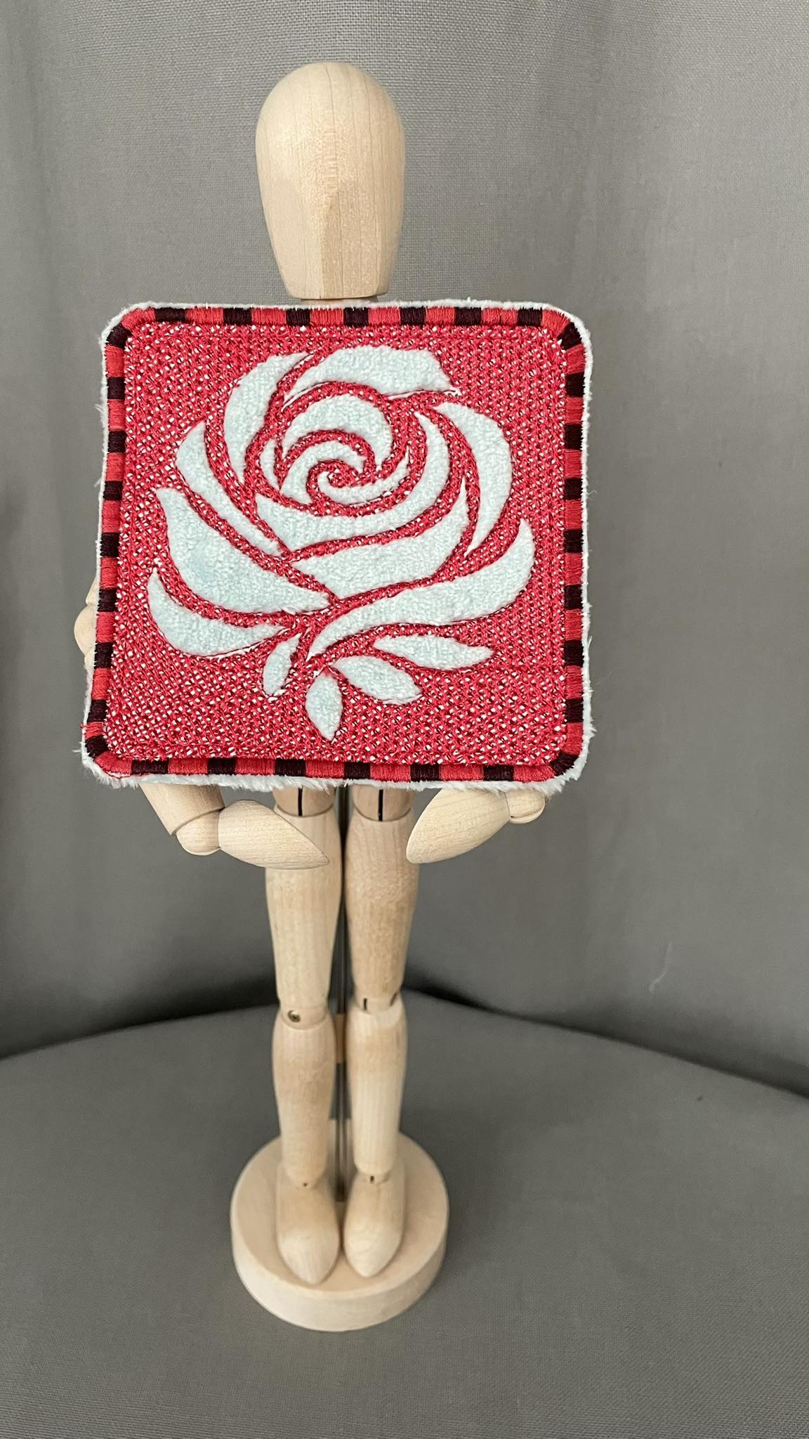 Lingette ITH Embossage “Rose” - Fichier Broderie 10x10