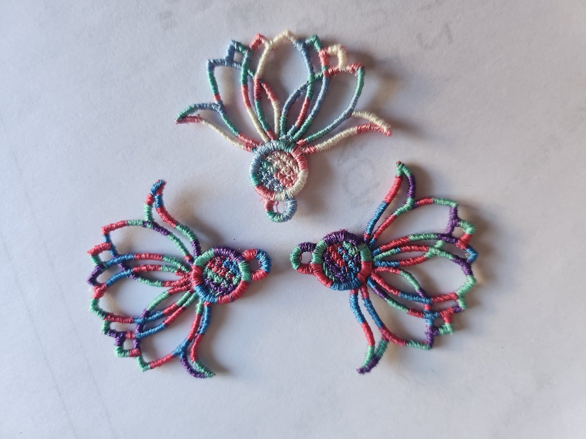 Boucles d'Oreilles FSL Lotus – Fichier Broderie Disponible 10x10 - Plaque 2 Paires