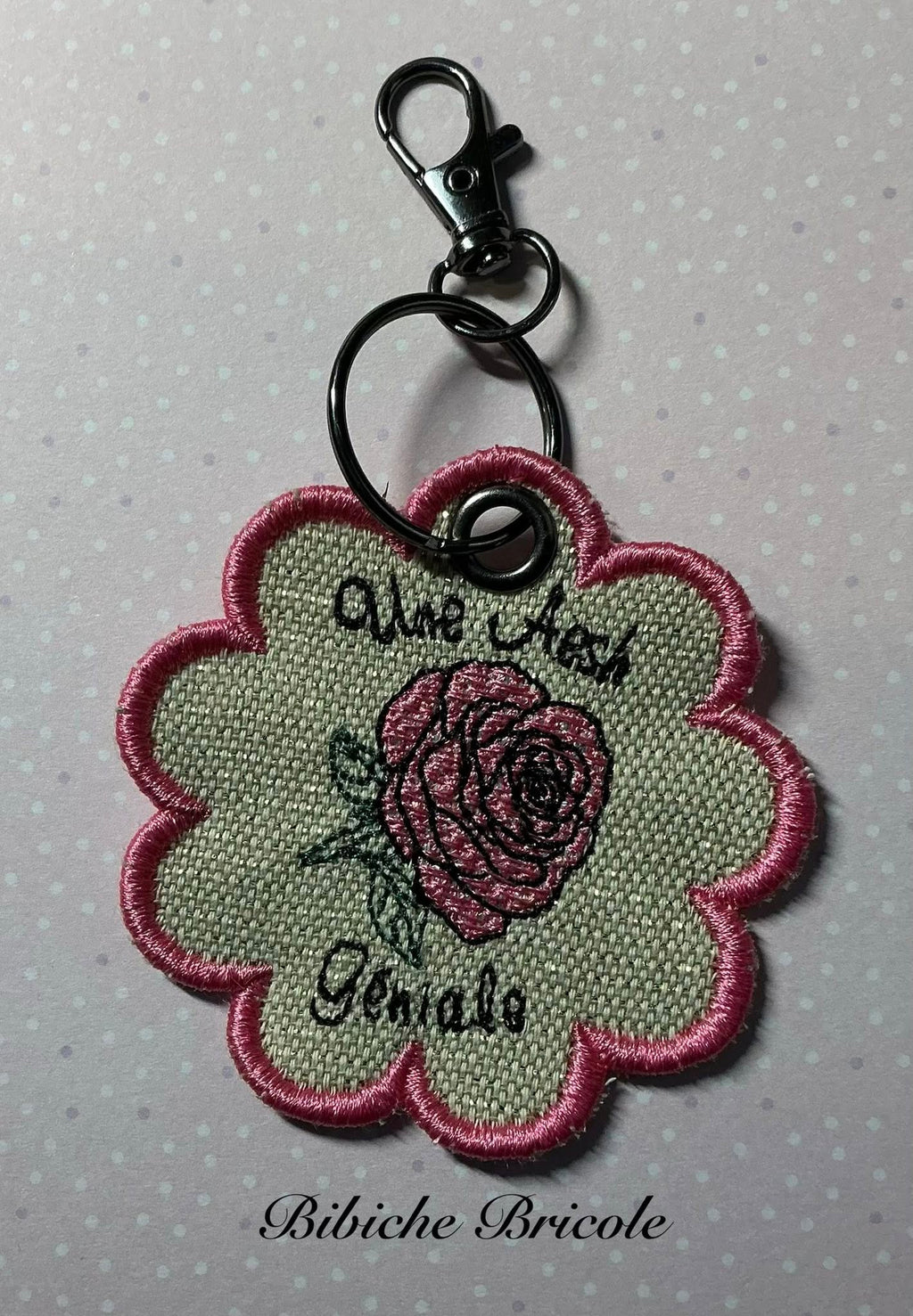 Porte-clé ITH Rose – Fichier Broderie Disponible 10x10 - Pack Collection