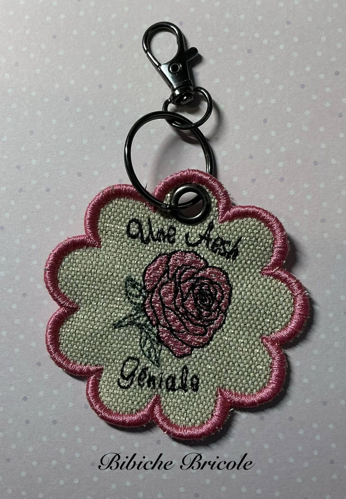 Porte-clé ITH Rose – Fichier Broderie Disponible 10x10 - Pack Collection