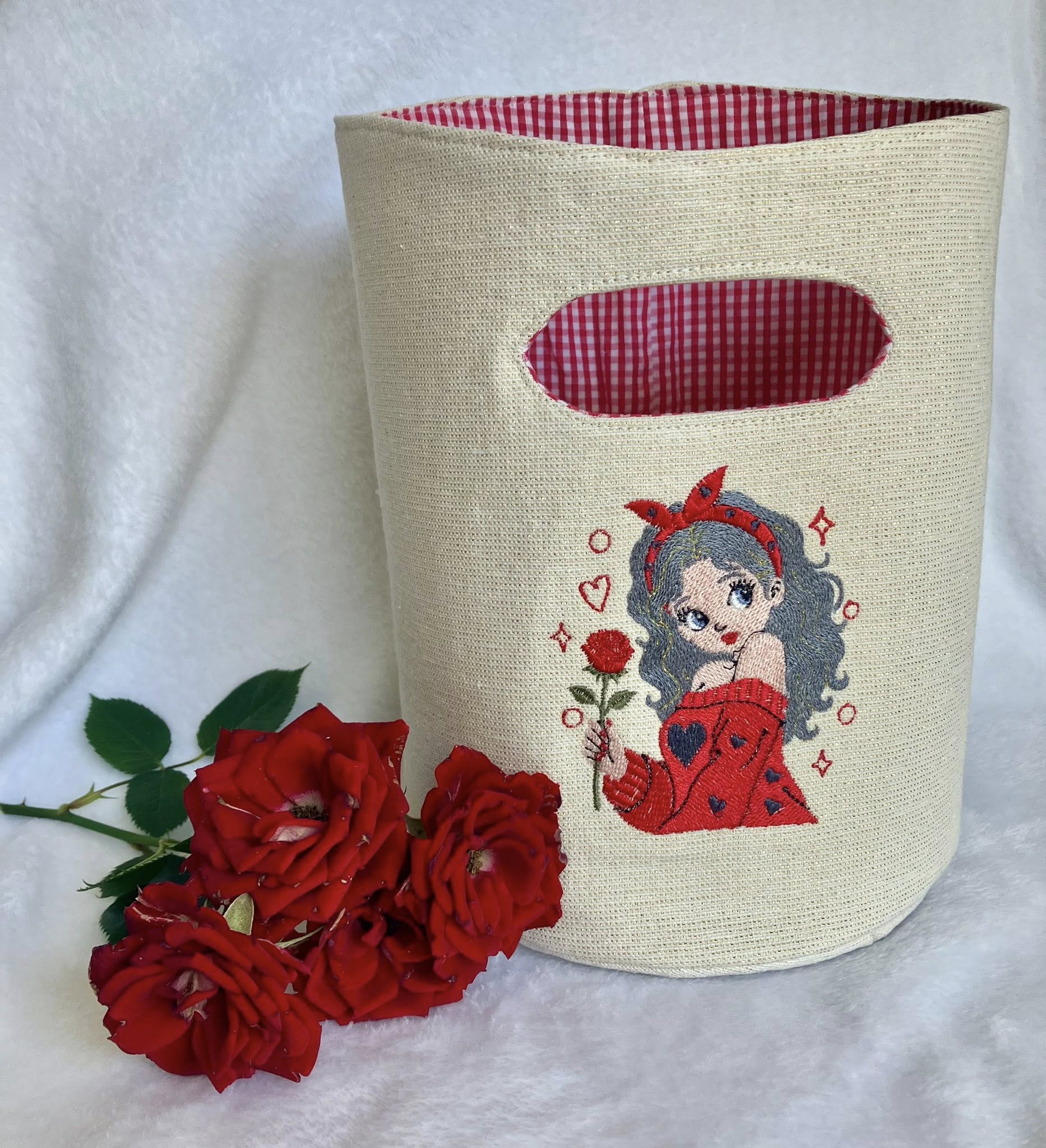 Rosie Valentine - Fichier Broderie - Format 10x10 - 15x15 - 18x13 - Pack 3 Tailles