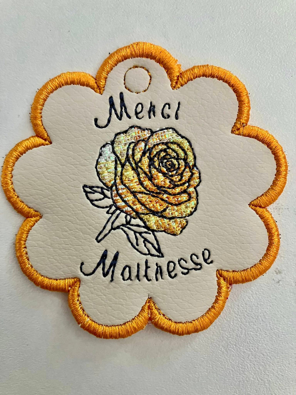 Porte-clé ITH Rose – Fichier Broderie Disponible 10x10 - Pack Collection