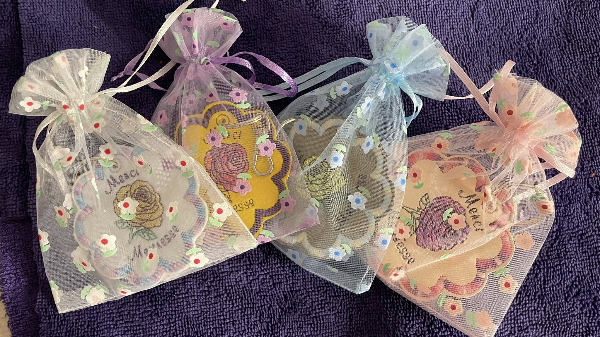 Porte-clé ITH Rose – Fichier Broderie Disponible 10x10 - Pack Collection