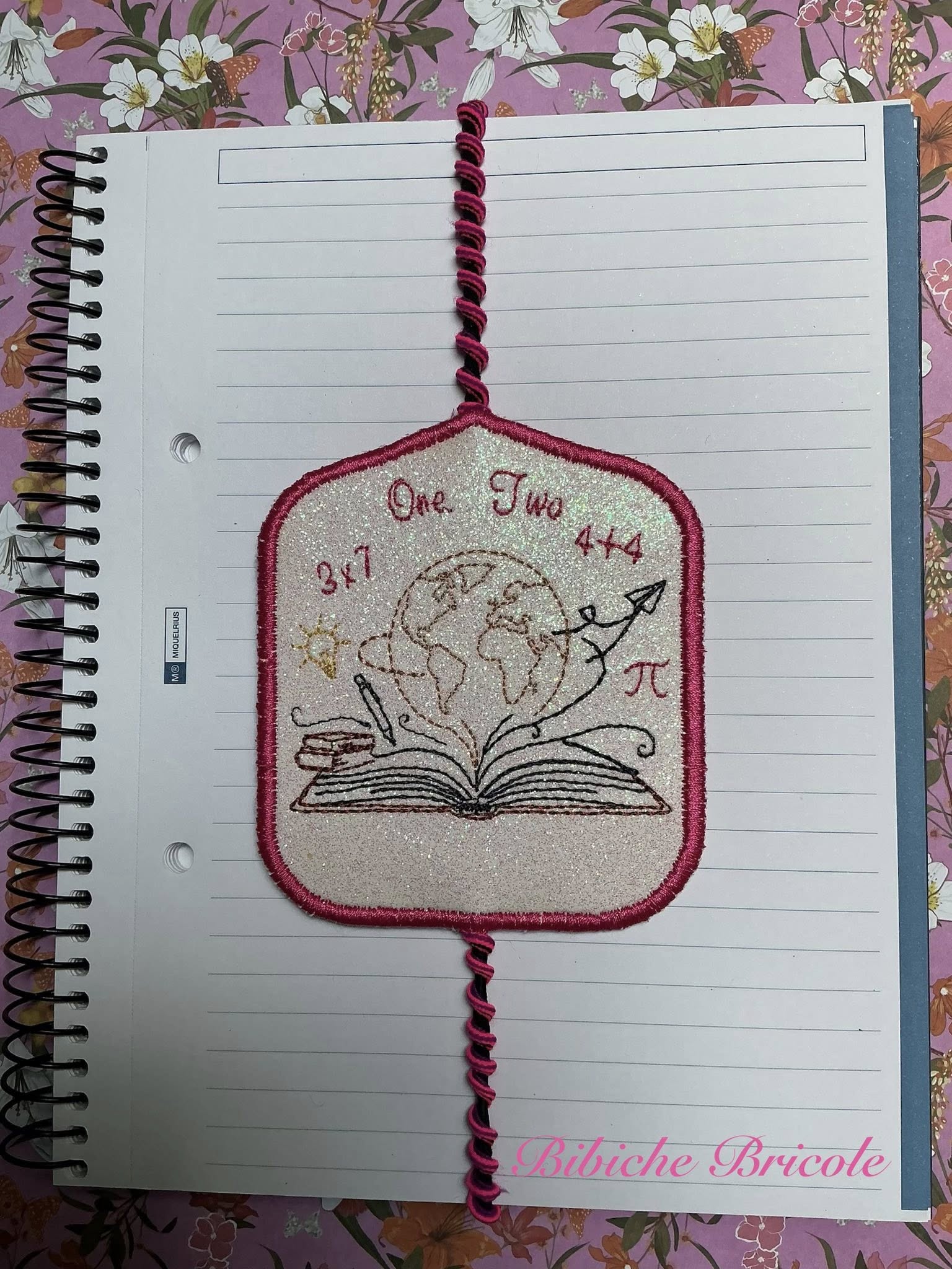 Marque-page ITH Le Livre des Possibles – Fichier Broderie Disponible 10x10 - Pack Collection