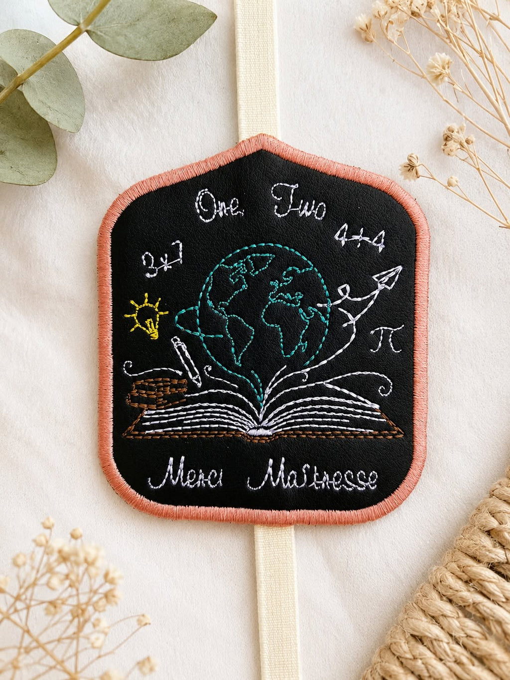 Marque-page ITH Le Livre des Possibles – Fichier Broderie Disponible 10x10 - Pack Collection