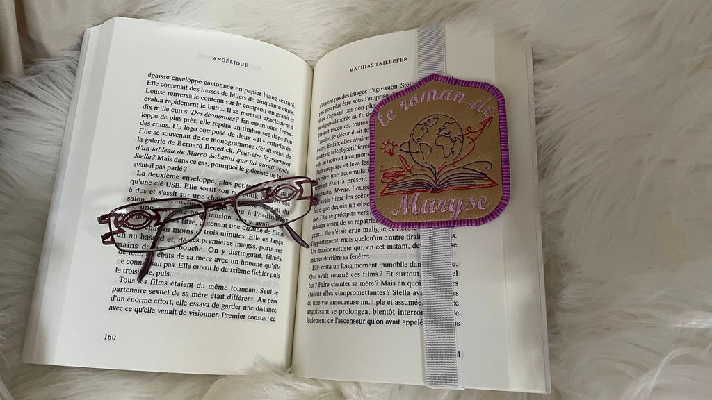 Marque-page ITH Le Livre des Possibles – Fichier Broderie Disponible 10x10 - Pack Collection