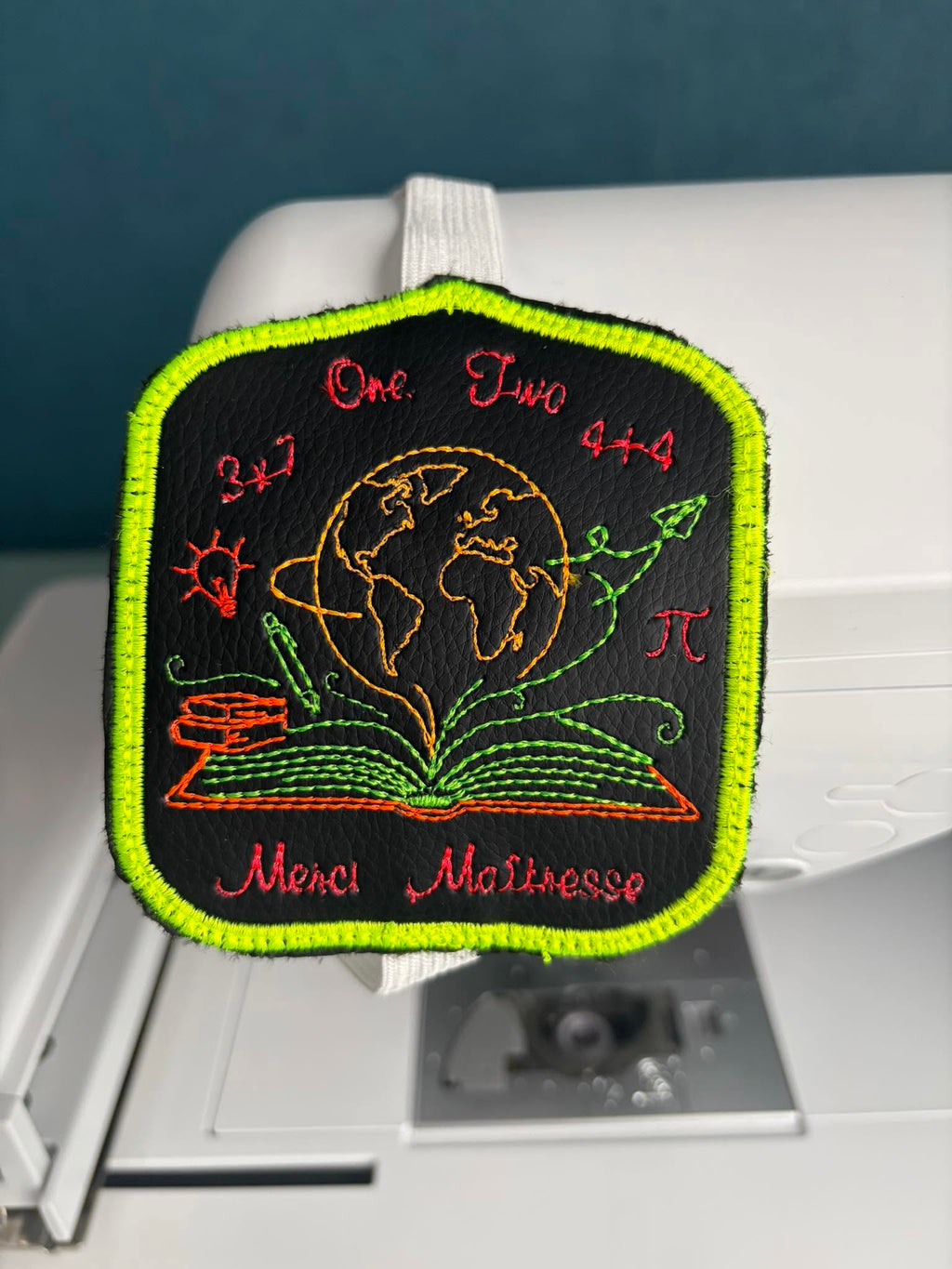 Marque-page ITH Le Livre des Possibles – Fichier Broderie Disponible 10x10 - Pack Collection