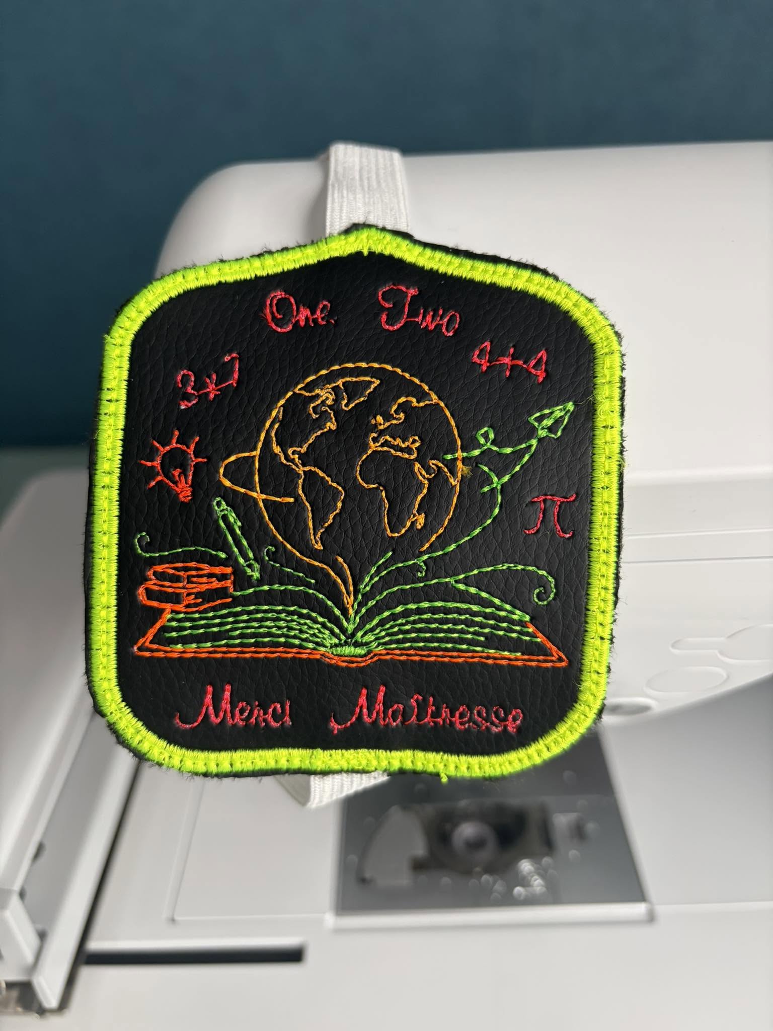 Marque-page ITH Le Livre des Possibles – Fichier Broderie Disponible 10x10 - Pack Collection