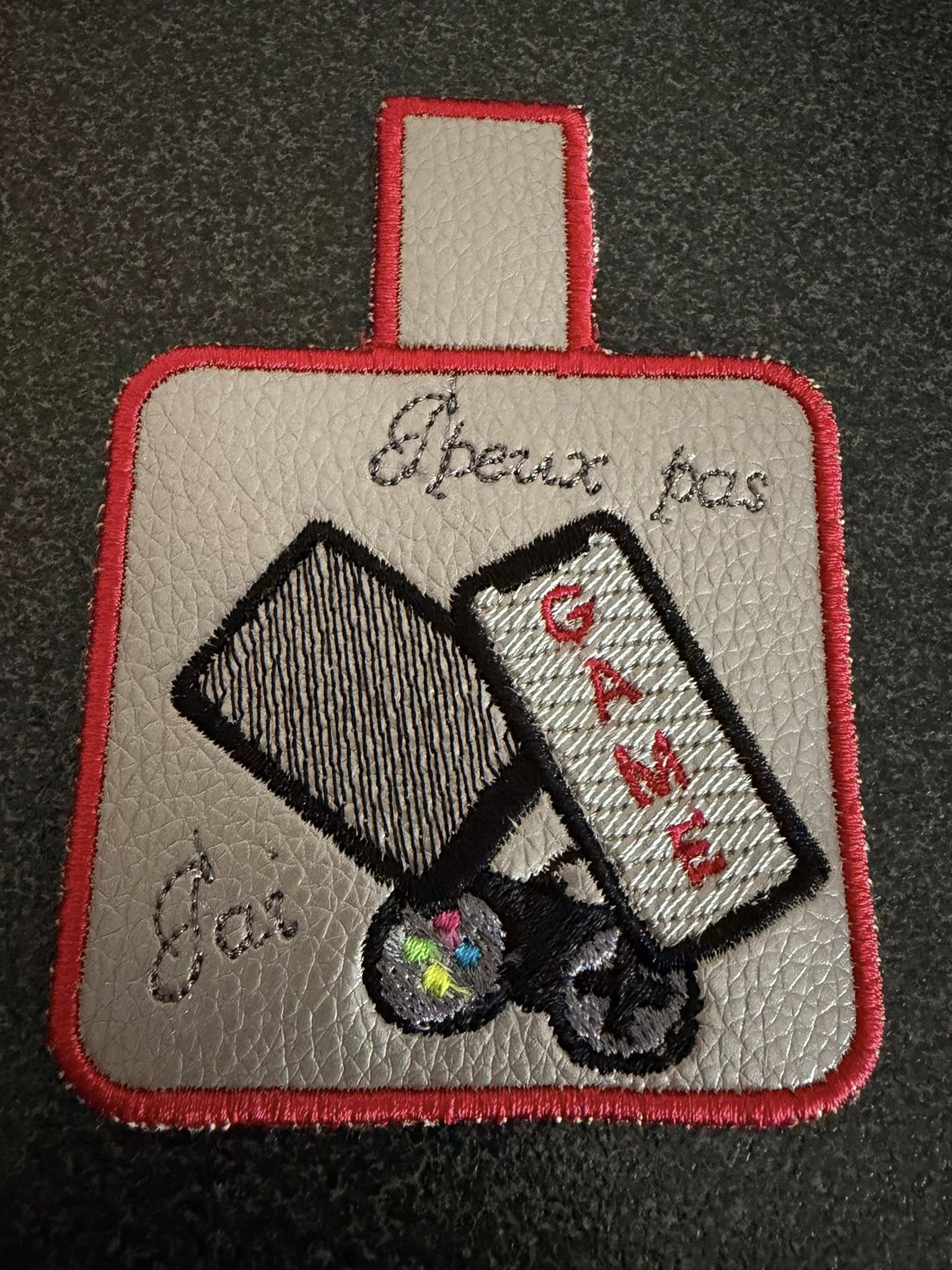 Porte-clé ITH J'peux pas, j'ai Game 10x10 | Motif Broderie Machine Gamer