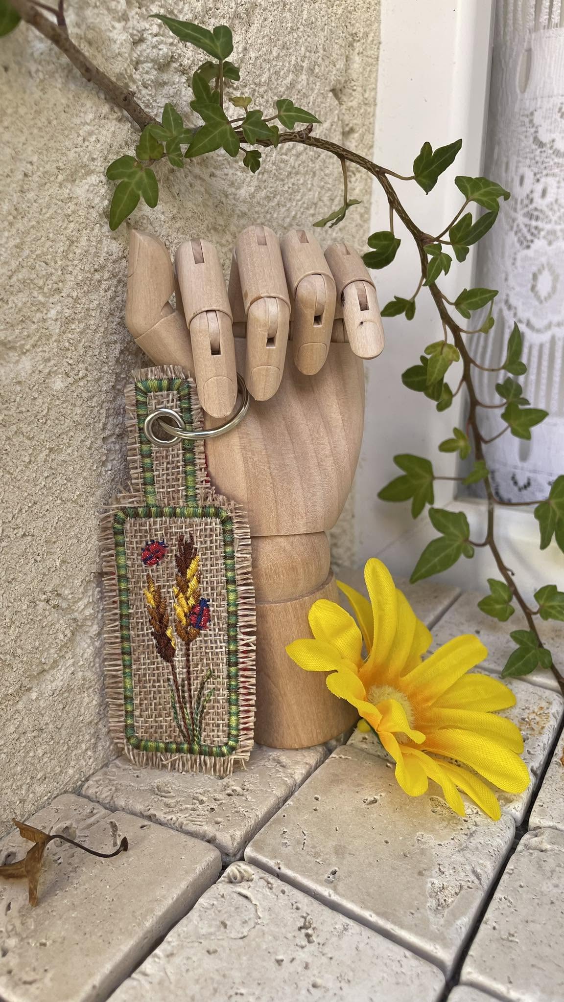 Porte-clé ITH Blé et Coccinelles – Fichier Broderie Disponible 10x10