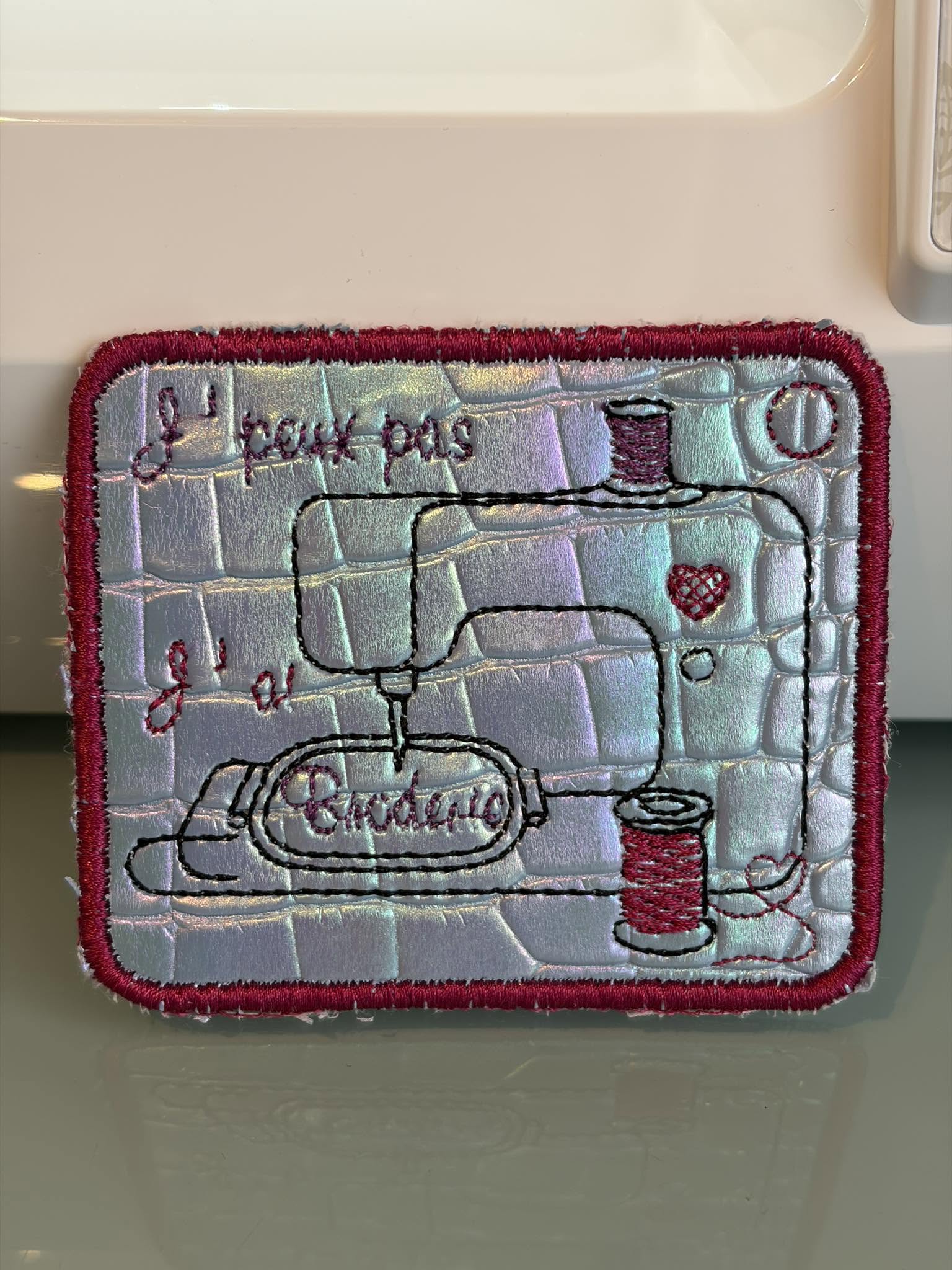 Porte-clé ITH J'peux pas, j'ai Broderie 10x10 | Motif Broderie Machine Passion Couture
