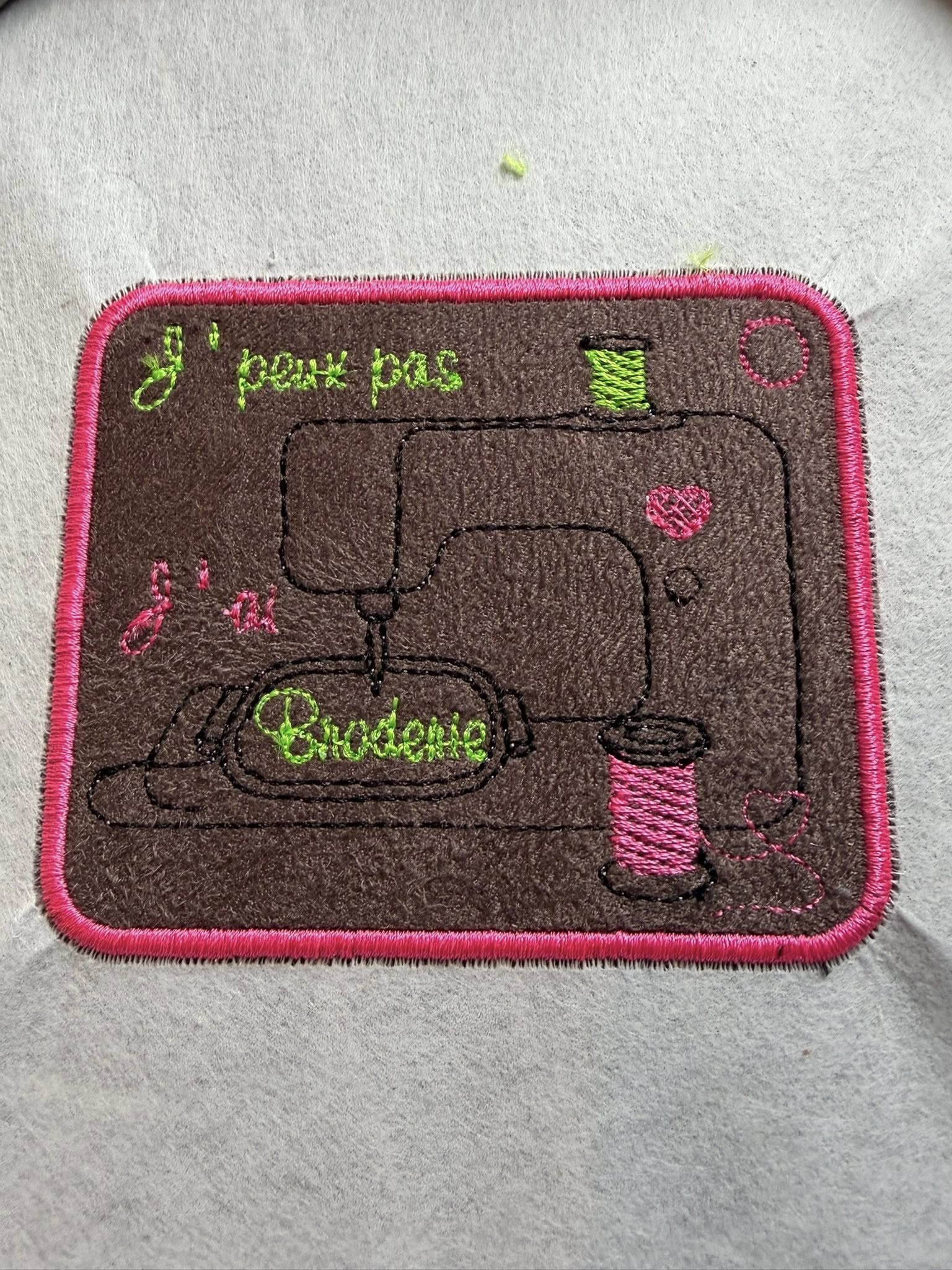 Porte-clé ITH J'peux pas, j'ai Broderie 10x10 | Motif Broderie Machine Passion Couture