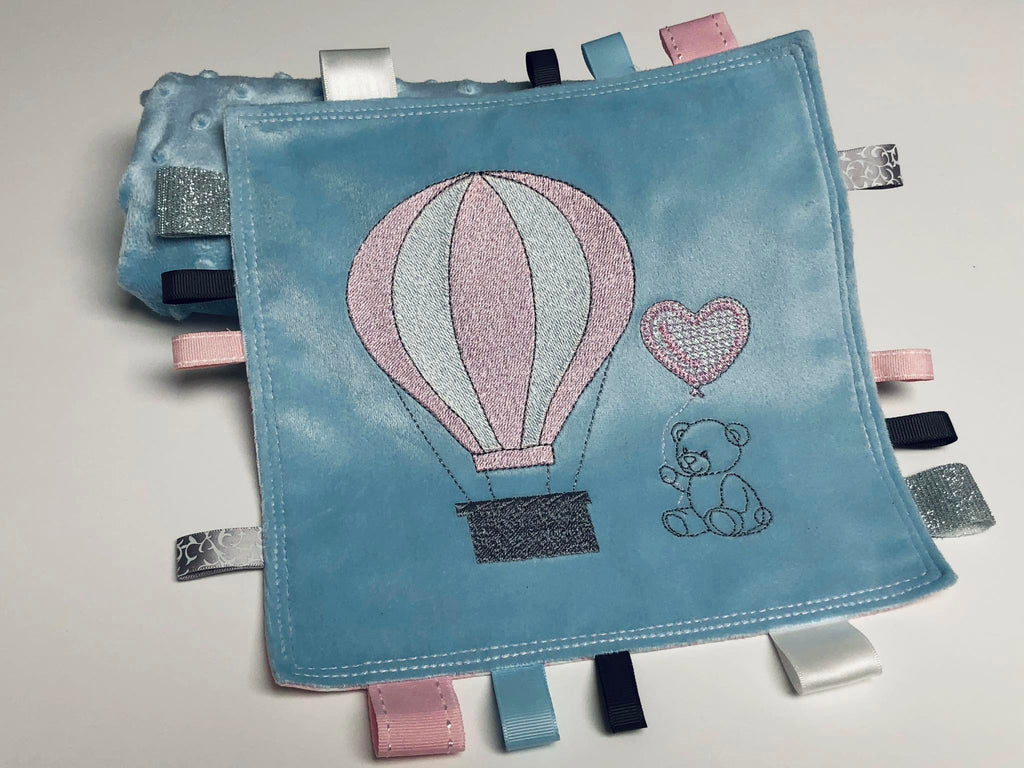 Montgolfière & Nounours au Ballon Cœur | Motif Broderie Naissance et Baptême
