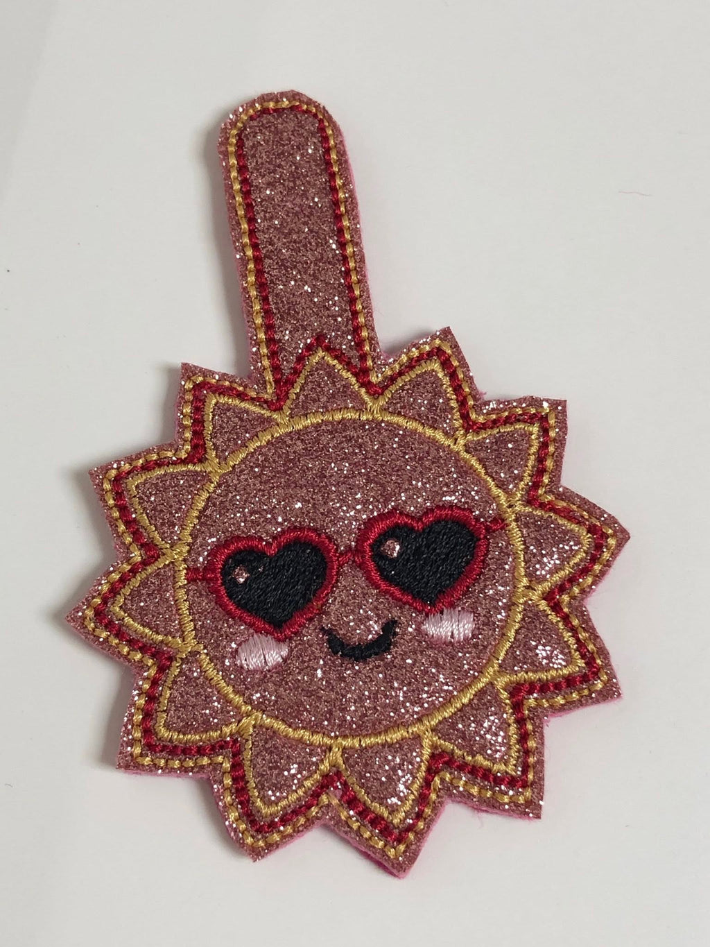 Porte-clé ITH Soleil 3D brodé avec effet bombé en simili pailleté – Fichier broderie machine 10x10 AK Broderie