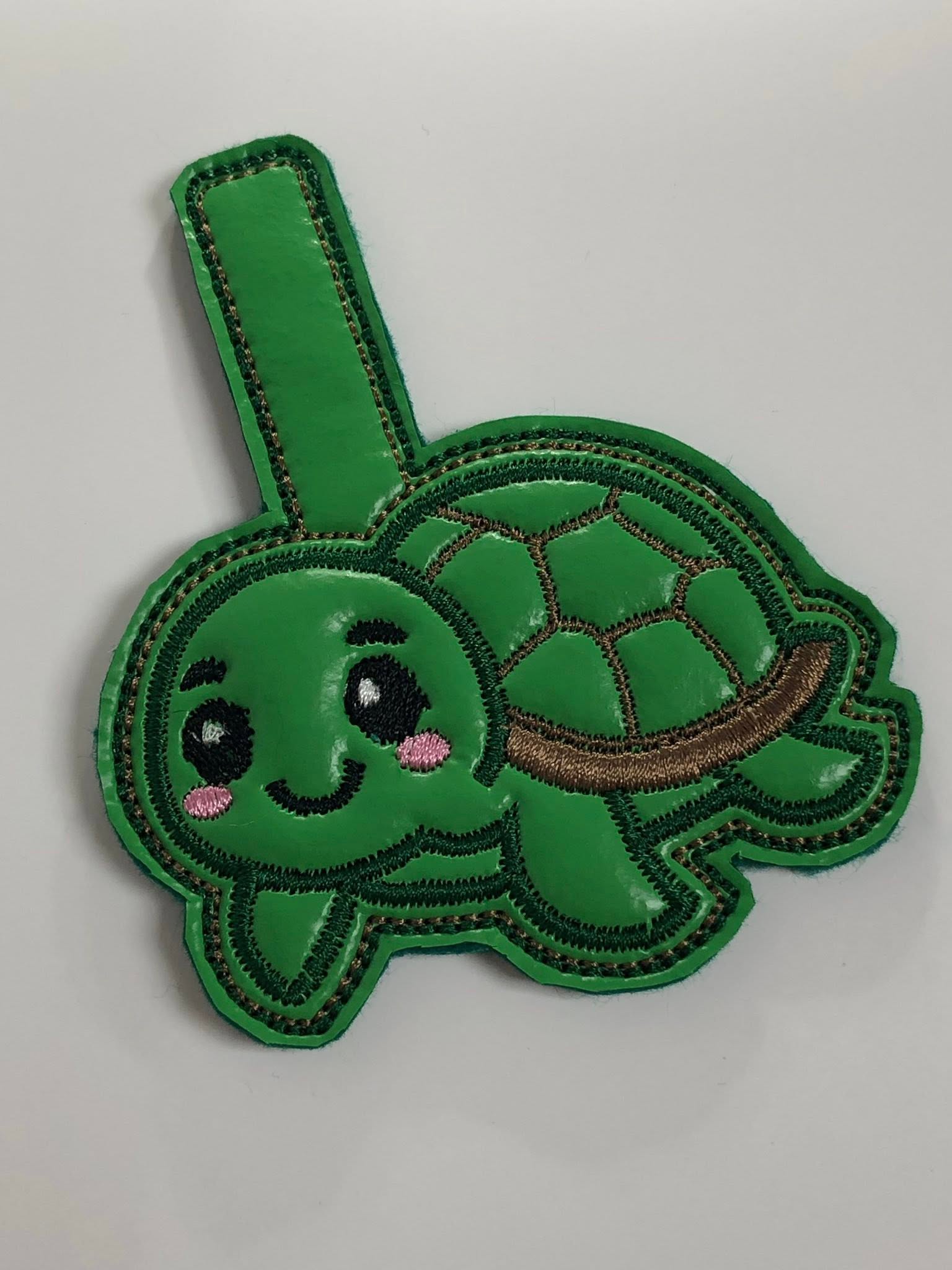 Porte-clé ITH Tortue 3D brodé avec effet bombé en simili pailleté – Fichier broderie machine 10x10 AK Broderie
