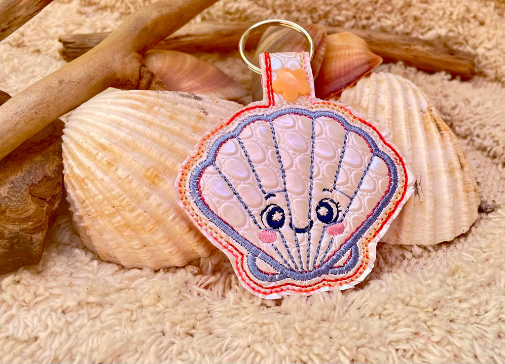 Porte-clé ITH Coquillage 3D brodé avec effet bombé en simili pailleté – Fichier broderie machine 10x10 AK Broderie
