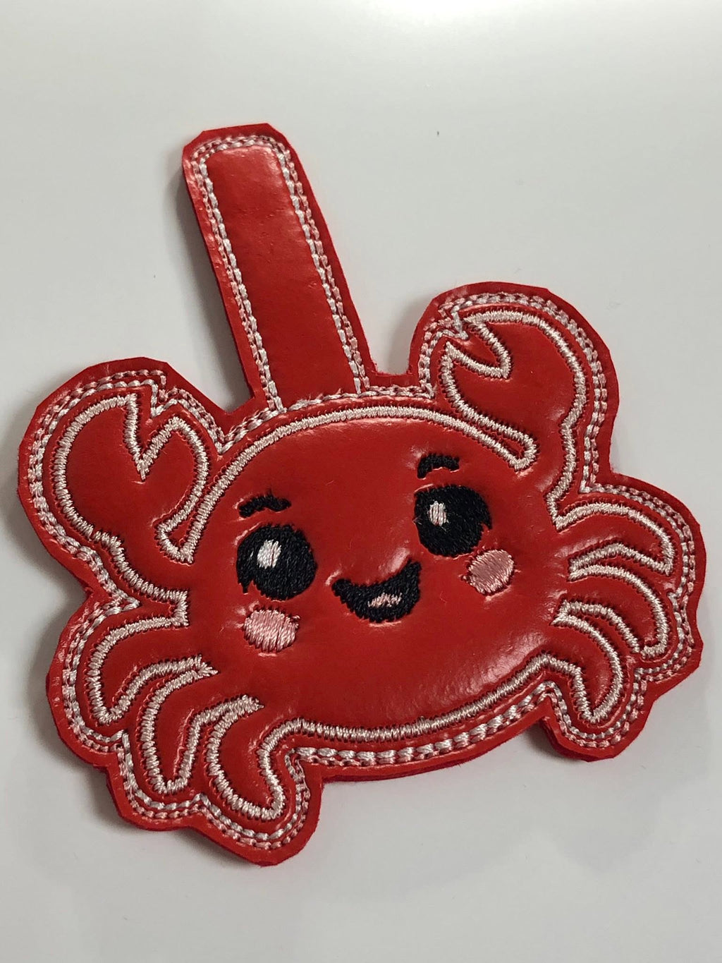 Porte-clé ITH Crabe 3D brodé avec effet bombé en simili pailleté – Fichier broderie machine 10x10 AK Broderie