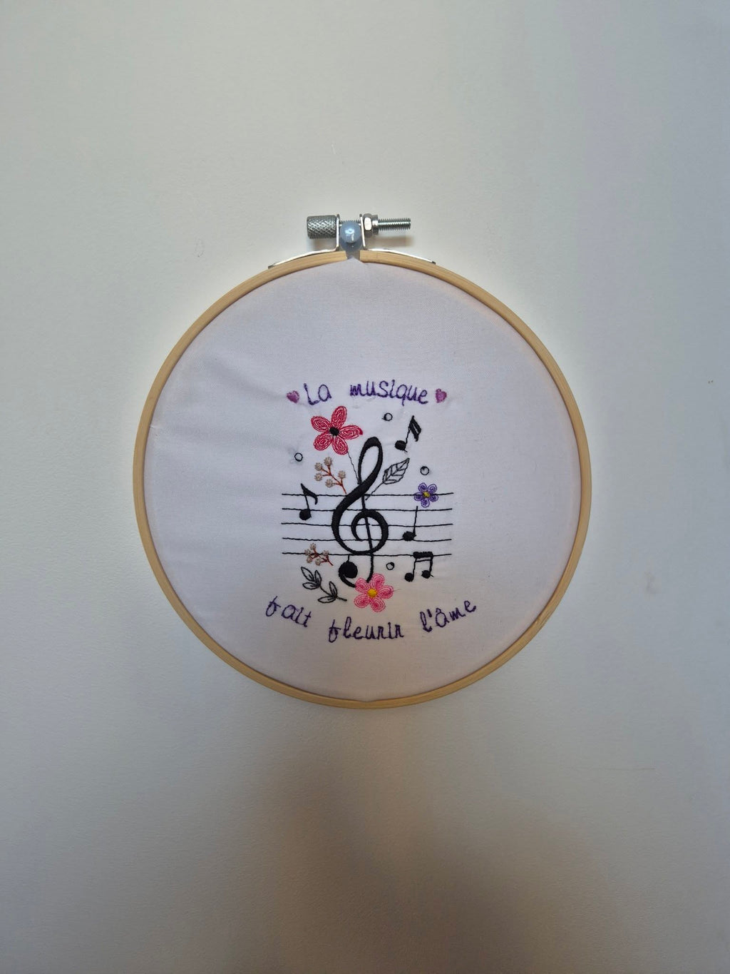 La Musique Fait Fleurir l'Âme – Fichier Broderie Disponible 10x10 - Offert