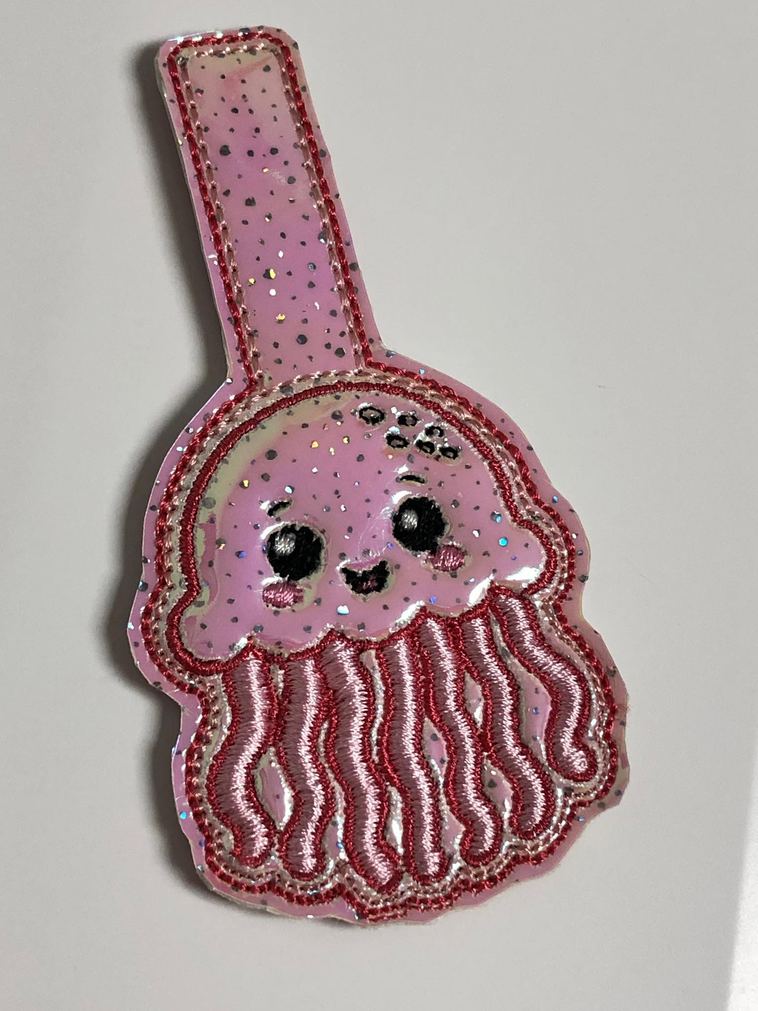 Porte-clé ITH Méduse 3D brodé avec tête en relief et filaments satin – Fichier broderie machine 10x10 AK Broderie